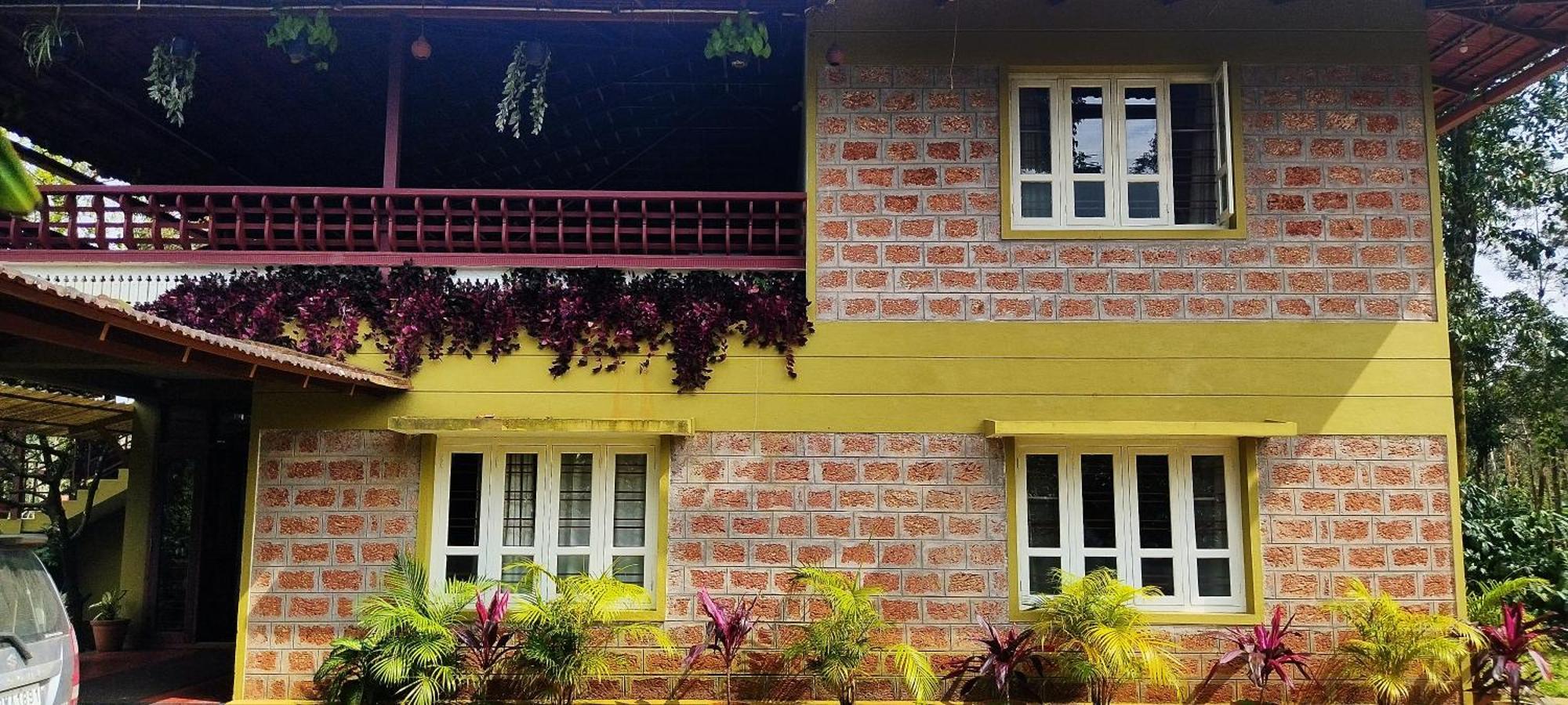 Heights Farm - Coffee Estate Farm stay *